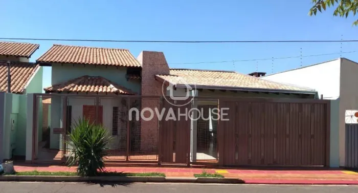 CASA ACONCHEGANTE NO VILAS BOAS! LINDO ESPAÇO CONSTRUÍDO, E ESPAÇO AMPLO PARA CONSTRUÇÃO D