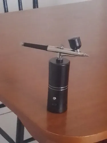 Aerógrafo acoplado com mini compressor 