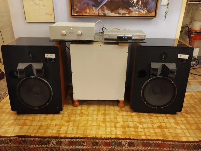 Caixas JBL L300