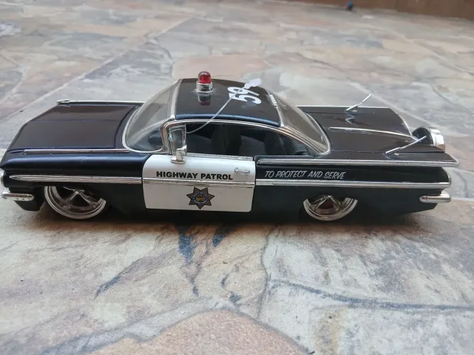 Miniatura chevrolet impala1959 police