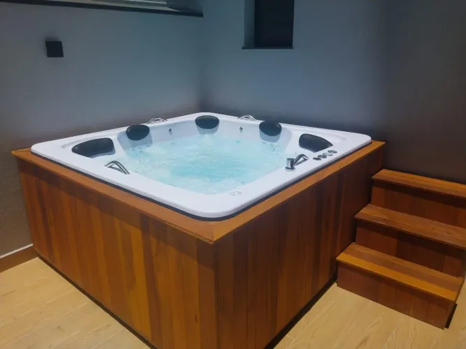 Instalação e manutenção: banheiras, piscinas, spas, decks e pergolado