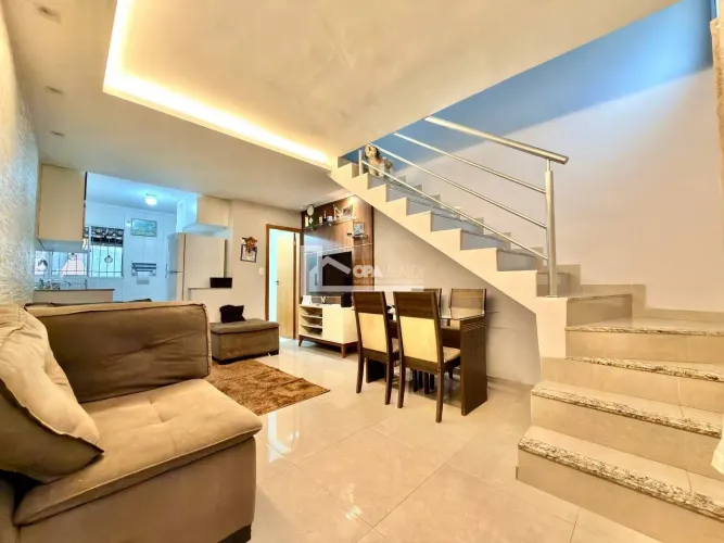 Casa à Venda no bairro Céu Azul, 2 Quartos, Armários Planejados, Gourmet e 2 Vagas Paralel
