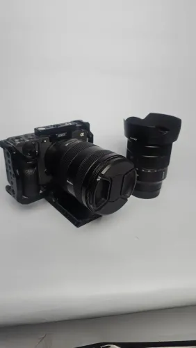Sony ILME-FX3 + Cage + 3 baterias + Lentes 24-105mm e 16-35mm F/4 + acessórios