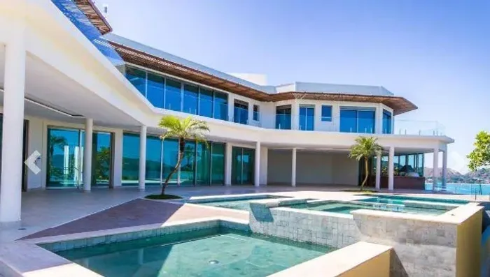 Casa à venda em Ubatuba, Santa Rita, com