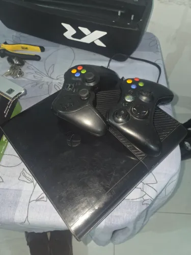 Xbox 360 LTU 3.0 e PEN-DRIVE RGH 2 controles destravado desbloqueado com jogos no HD e DVD