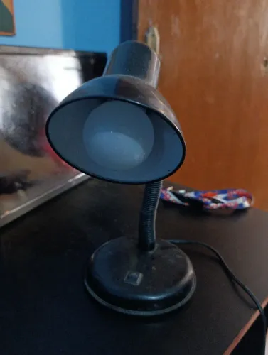 Luminária de mesa (com lâmpada)