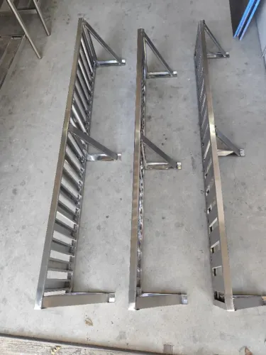 Prateleira inox gradeada suspensa 1,90x0,30m ? ss