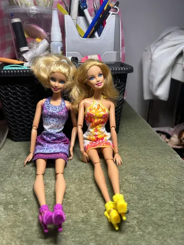 2 Barbie fashionista
