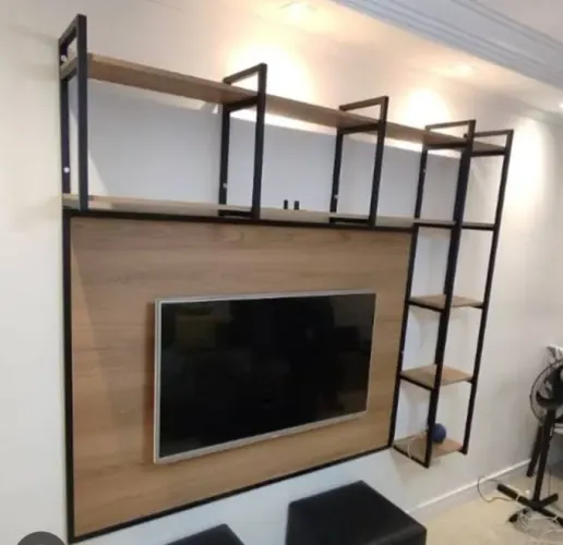 Painel de TV estilo industrial