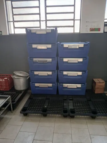 Caixa térmica 30 litros.