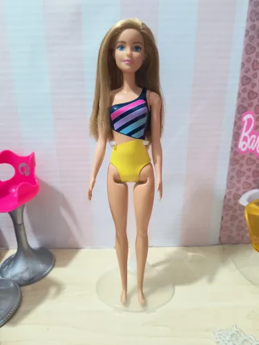 Barbie Praia Loira