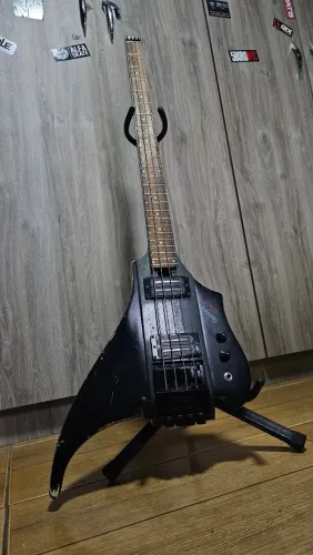 baixo Giannini shark 4 cordas