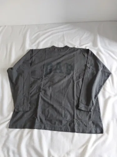 [Tam P] Camiseta Manga Longa Yeezy Gap Balenciaga