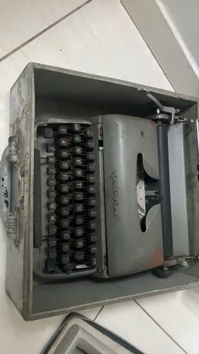 Máquina de datilografar remington anos 50 relíquia
