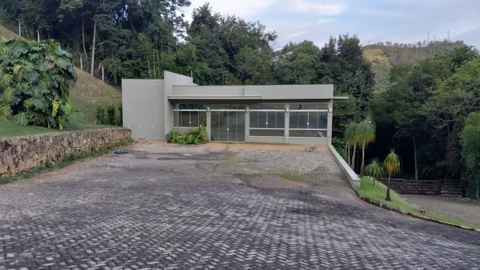 Alugo salão em chácara no centro de Águas de Lindóia