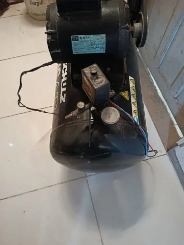 Vendo um compressor de ar Schutz 100L
