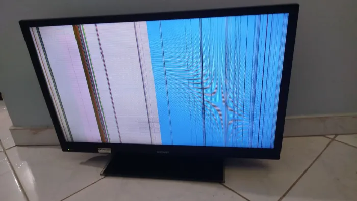 Tv Semp Toshiba 32" - Com defeito