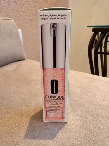 Hidratante para Área dos Olhos Clinique - Moisture Surge Eye 15ml