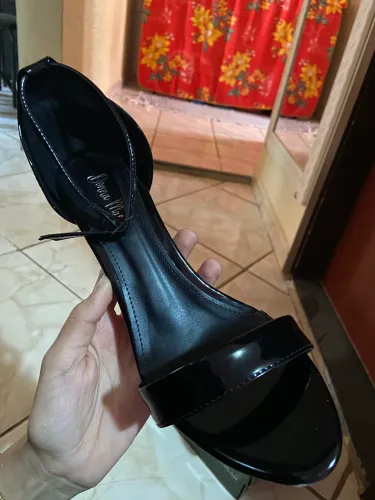 Sapato Salto alto vermelho e preto 