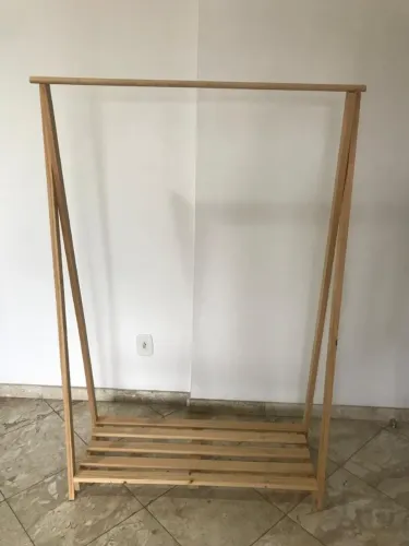 Arara de Roupa Madeira