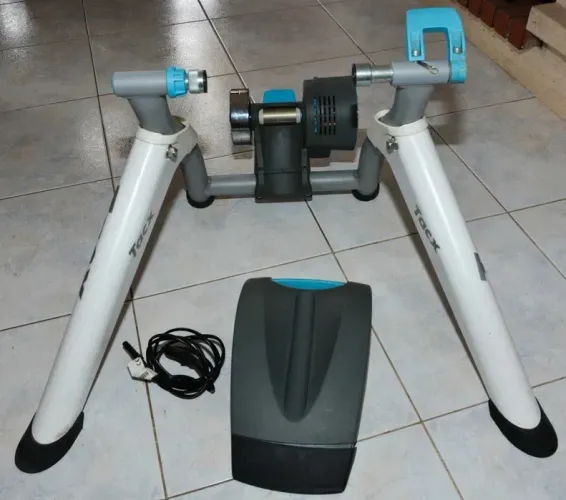     Tacx Flow Smart T2240 - Smart Trainer para Zwift / TrainerRoad