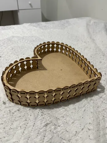 Cesta/Bandeja MDF Coração 25x21 cm