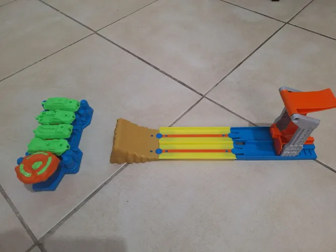 Pista hotwells monster trucks