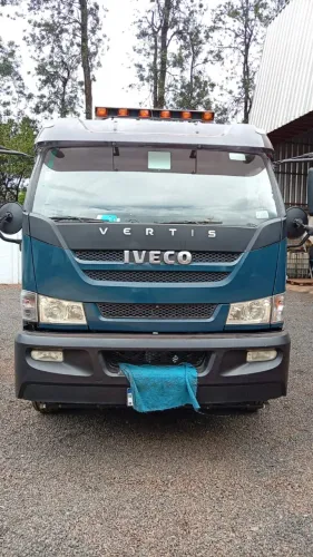 CAMINHÃO IVECO VARREDEIRA 2012/2013
