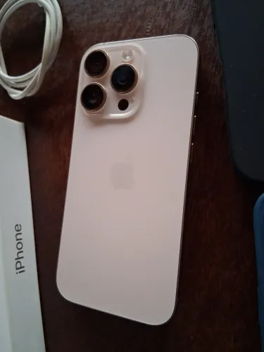 iPhone 16 Pro 256gb dourado desert