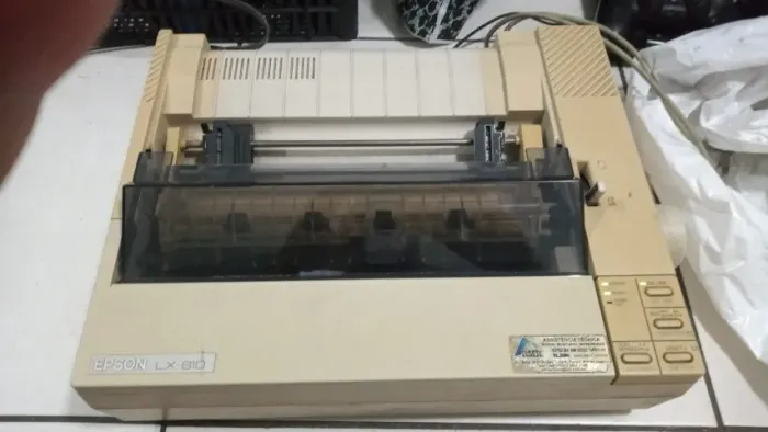 Impressora matricial Epson LX810, funcionando perfeitamente. Acompanha cabo.