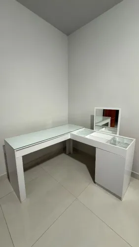 Escrivaninha e penteadeira