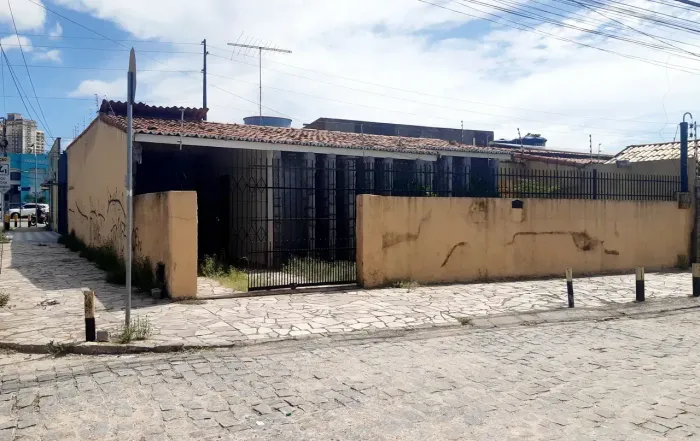 OPORTUNIDADE - VENDO CASA EM CANDELÁRIA EM ÓTIMA LOCALIZAÇÃO PARA COMÉRCIO