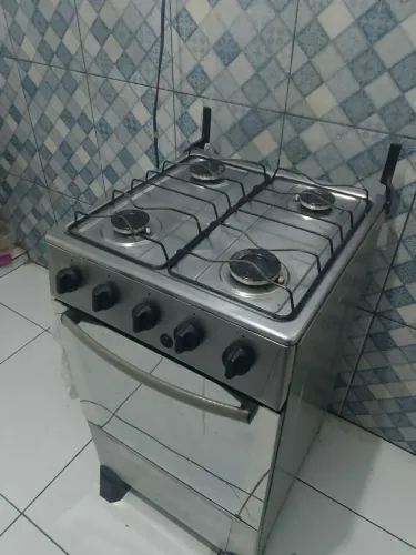 Vende um fogão de 4 bocas ótimo estado só estou vendendo por que estou precisando