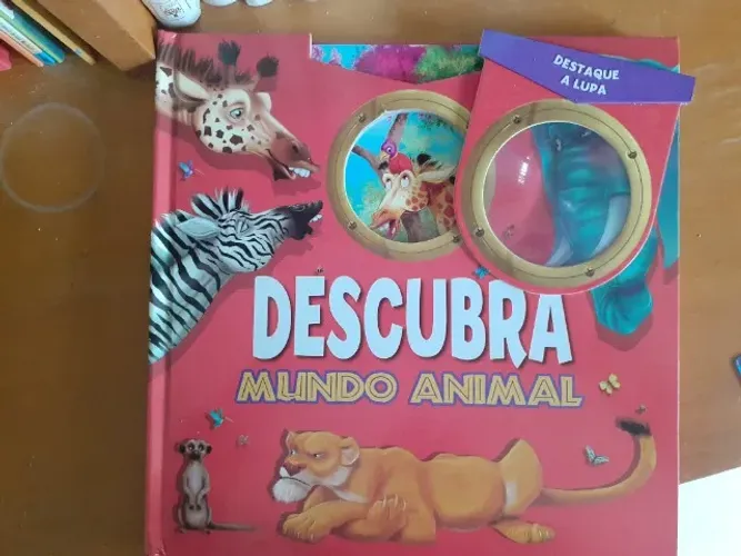 LIVRO MUNDO ANIMAL. COM LUPA.