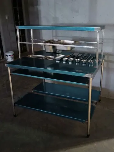 Mesa de Montagem em Aço Inox