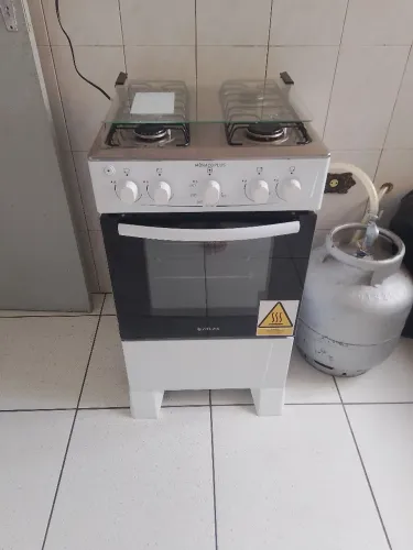 Fogão comprado a menos de três meses no precinho pra vender logo. 