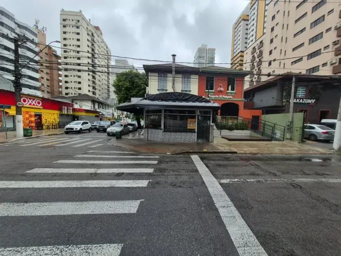 Sobrado para aluguel com 300 metros quadrados com 1 quarto em Pompéia - Santos - SP