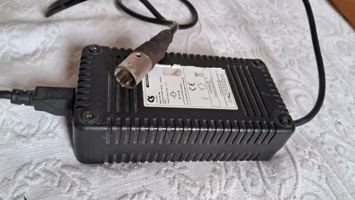 Carregando de bateria de cadeira elétrica 