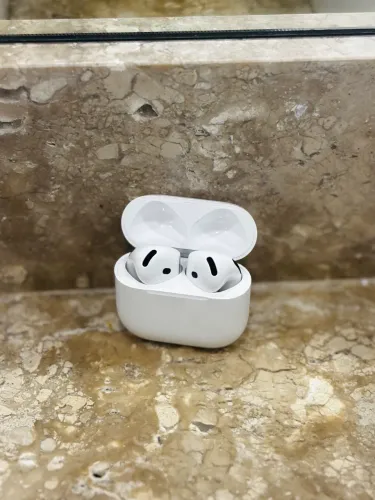 AirPods 4 Original, 3 meses de uso, com caixa e garantia Apple até abril de 2027
