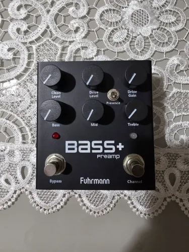 Pedal Fuhrmann Bass Pre-Amp semi-novo ainda na caixa sem marca de uso