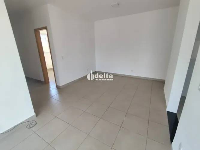 Apartamento com 2 quartos sendo 1 suíte, disponível para locação no bairro Copacabana em U