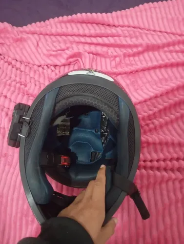 Capacete da Axxis em perfeito estado por 400 reais