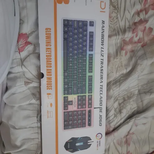 Kit teclado gamer e mouse gamer, usei apenas 2 vezes,está novo sem arranhões,tem Led