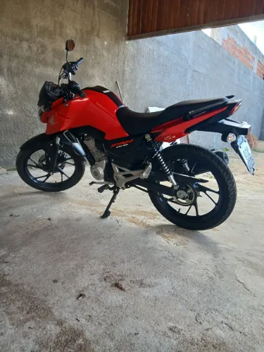 Vendo fan 160 2025 moto muito nova apenas 2350 km rodados, documentos tudo pago só tl