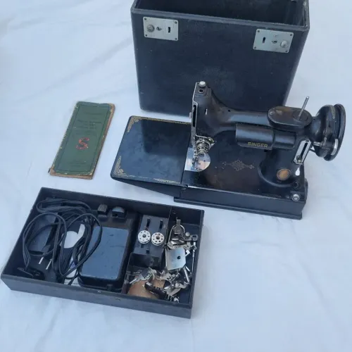 Máquina de costura singer featherweight anos 1950
