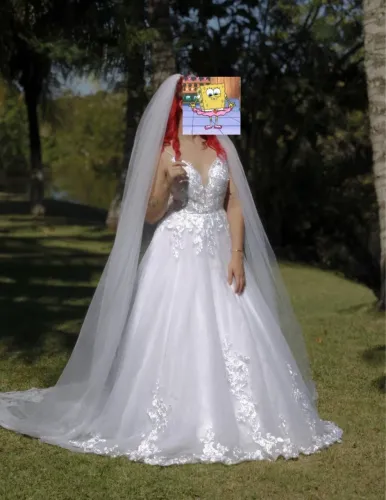Vestido de noiva com véu