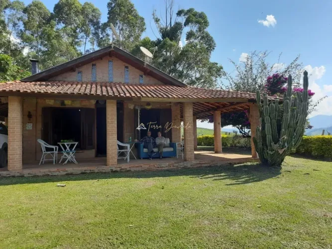 Chácara Rústica com Vista Permanente para a Pedra do Baú em São Bento do Sapucaí