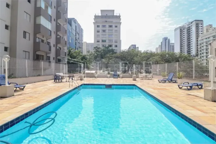 R João Moura, Pinheiros