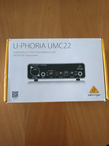 INTERFACE DE ÁUDIO BEHRINGER UMC22 