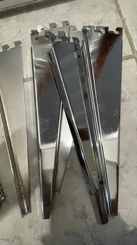 Suporte cromado prateleira/ trilhos